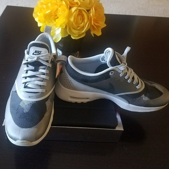 NIKE AIR MAX THEA - Women's size 7.5 - Picture 4 of 4